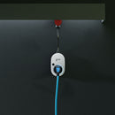 Anwendungsbeispiel einer Wandseitig montierten mobilen Wallbox go-e gemini flex 11kW mit einem angeschlossenen Typ2 Ladekabel .
