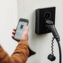 Zaptec Go 2 Wallbox MID konform an einer Hauswand montiert