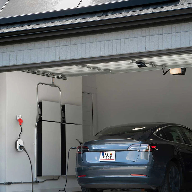 go-e Charger Gemini Flex 2.0 (22 kW) beim Laden eines Tesla | Einfach E-Auto