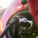 Mennekes Spiral Ladekabel 11kW 4 Meter schwarz mit Typ-2-Stecker beim Laden eines FIAT 500e | Einfach E-Auto Shop