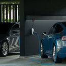 Anwendungsbeispiel der wandseitig montierten mobile Wallbox go-e gemini flex 11kW (CH-04-11-01) während des Ladevorganges eines E-Auto´s.