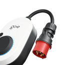 Detailansicht der mobilen Wallbox go-e Gemini flex 22kw (CH-04-22-01) mit Fokus auf den CEE16A Stecker